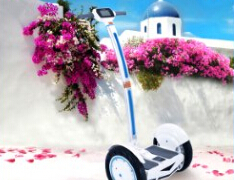 With Airwheel electric scooter, young kids have a new healthy way of entertainment.