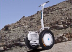 Airwheel Technology has now released a new product which could appeal to such a group of people.