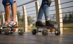 Airwheel electric skateboard M3 will make the time with family more unforgettable.