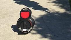 When Airwheel Q series are powered on, they will stand on the ground erectly.
