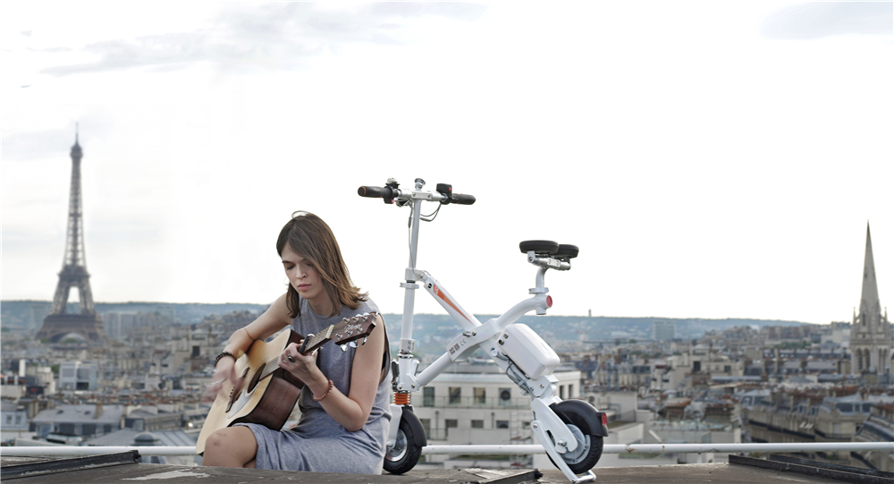The firm and stable X frame design of Airwheel E6 electric powered bicycle is the highlight. 